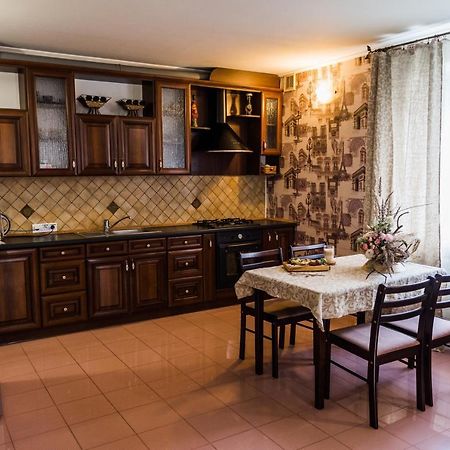 Golden Park Apartments Uman Exterior photo